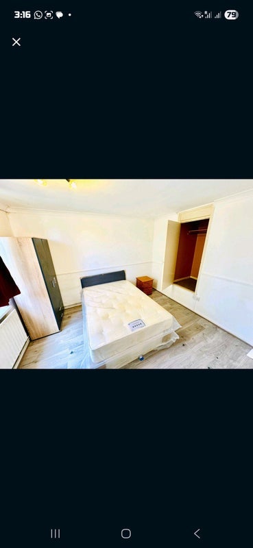 Room Smithy Street in Greater London