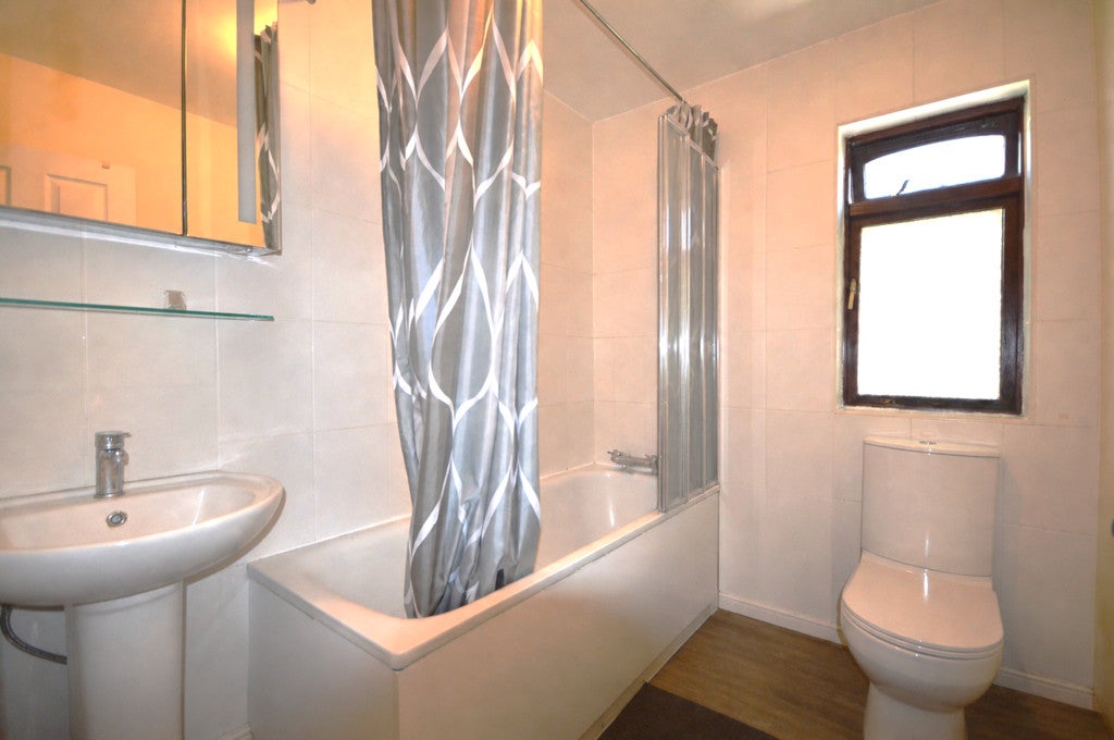 Flat Third Avenue in Greater London