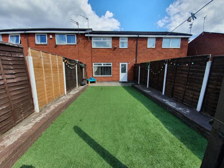 House Isaac Close in Salford