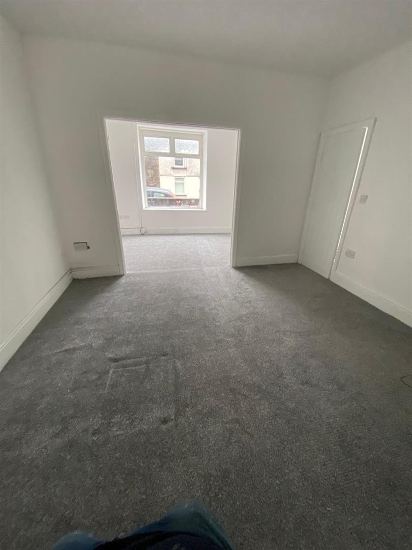 Flat Trehafod Road in Trehafod