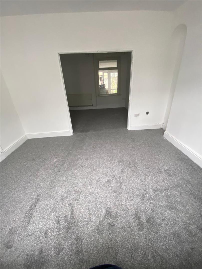 Flat Trehafod Road in Trehafod