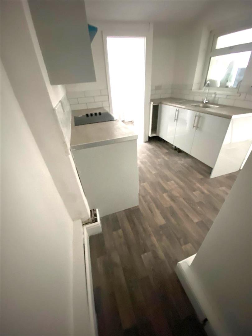 Flat Trehafod Road in Trehafod