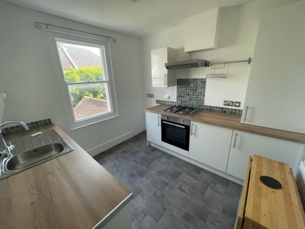 Flat Braemore Road in Portslade by Sea