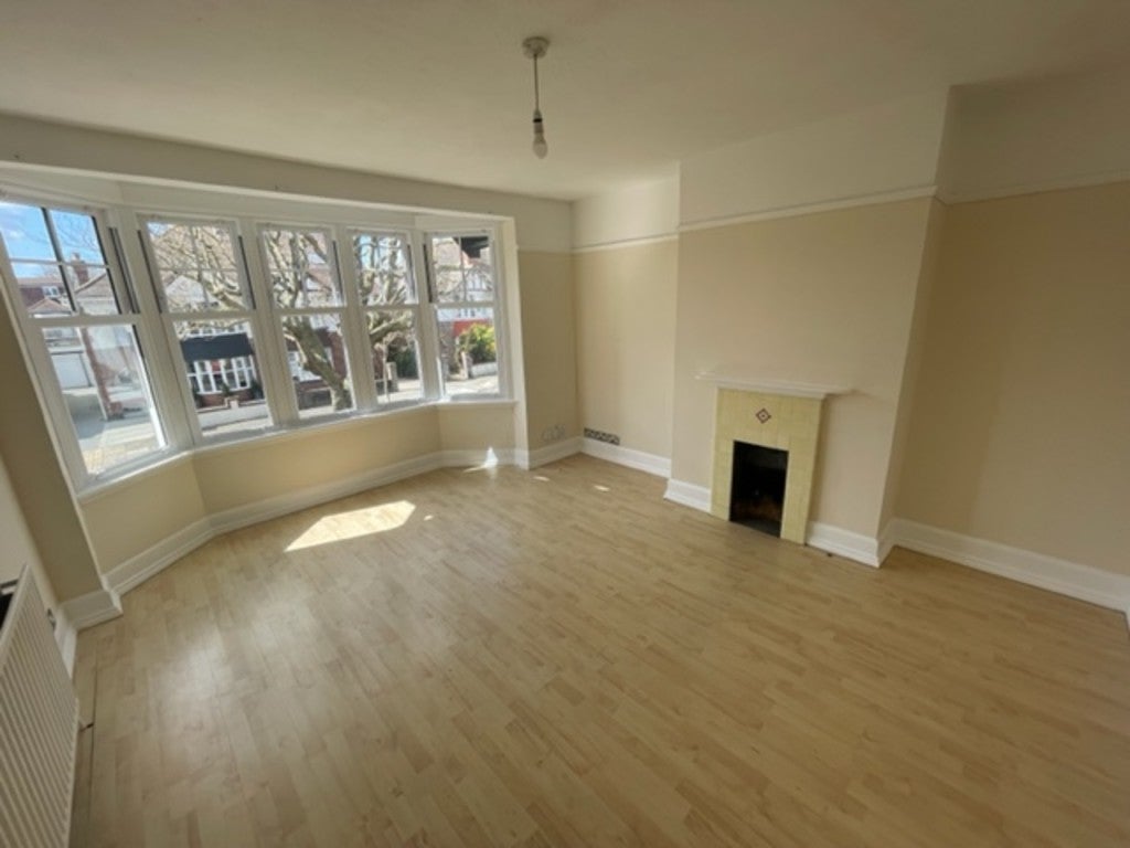 Flat Braemore Road in Portslade by Sea
