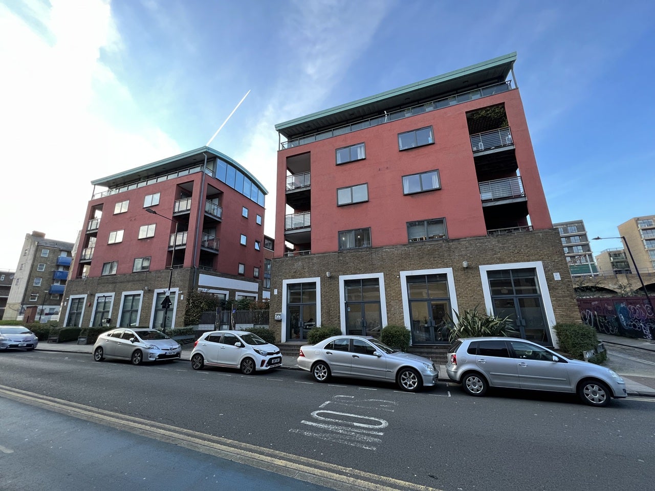 Flat Cable Street in Greater London
