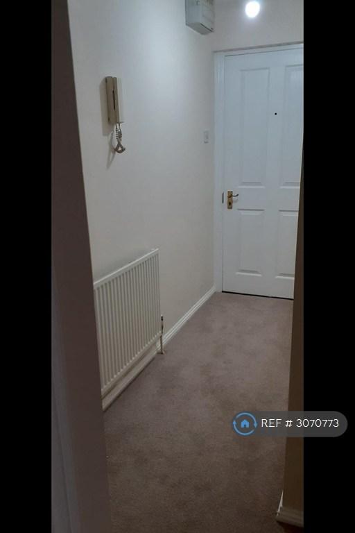 Flat Franklin Way in Greater London