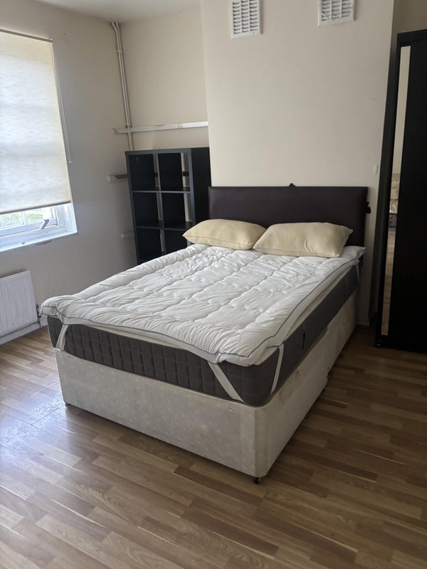 Room Brixton Road in Greater London