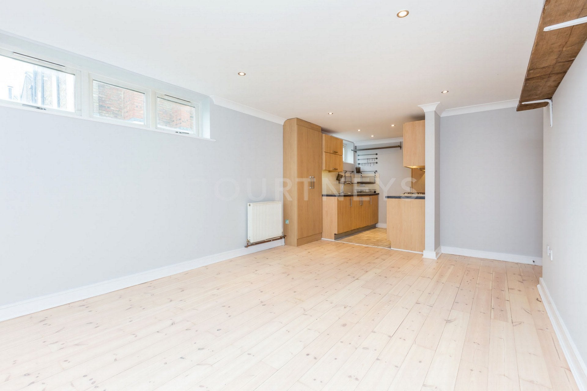 Flat Kingsland Road in Greater London