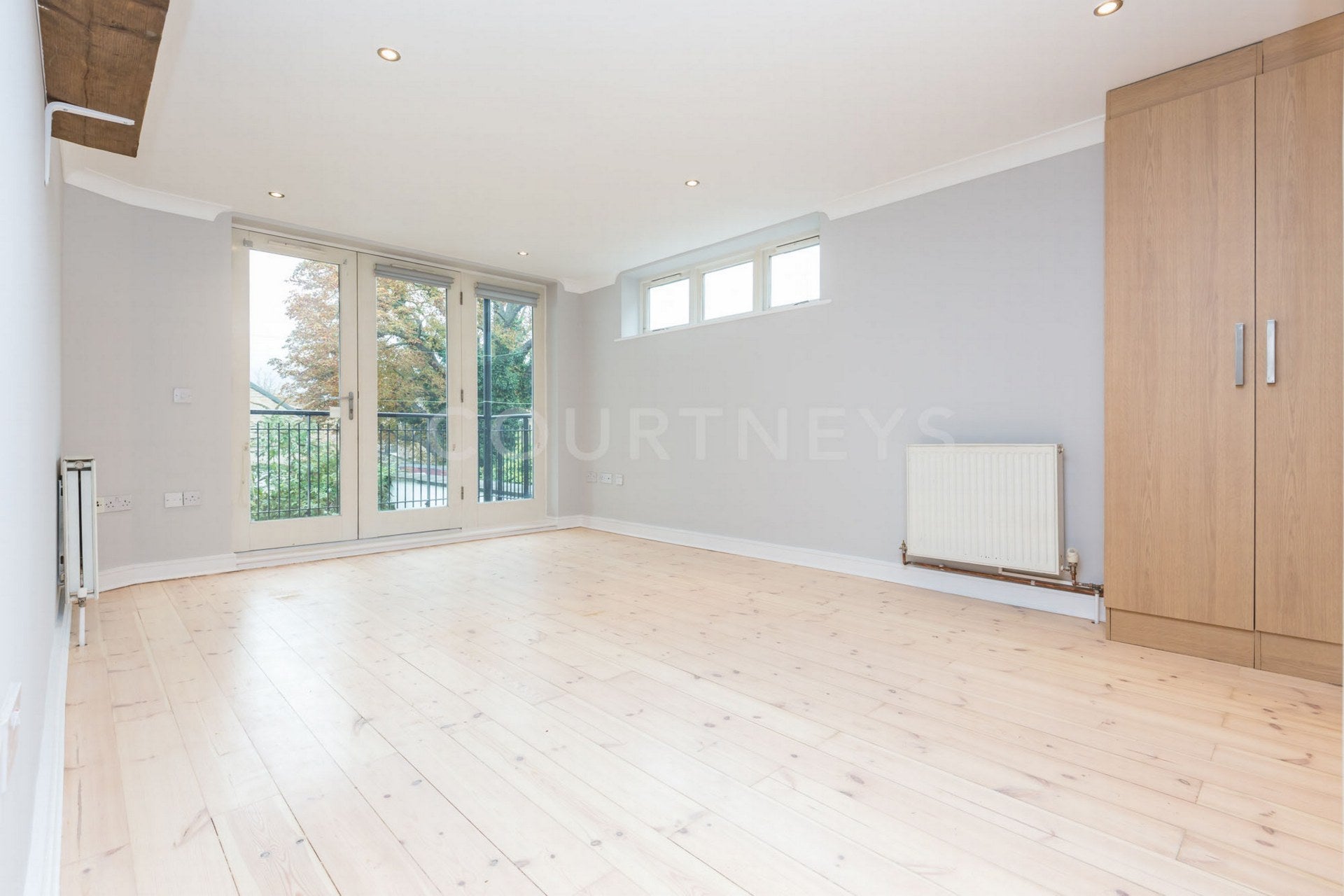 Flat Kingsland Road in Greater London