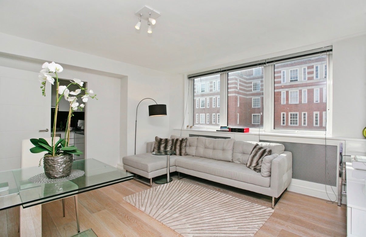Flat St George's Square in City of Westminster