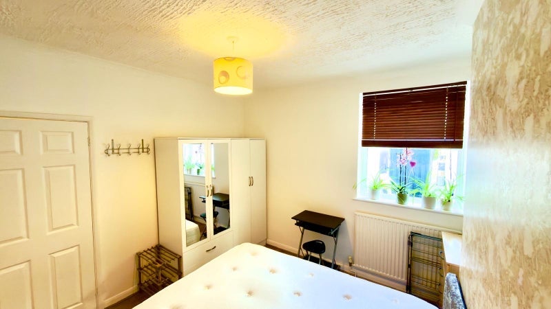 Room Boyd Road in Greater London