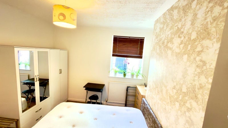Room Boyd Road in Greater London