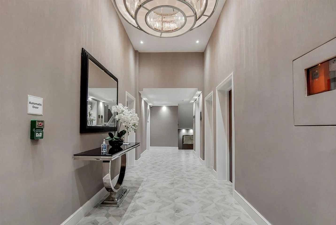 Flat Fitzjohn's Avenue in Greater London