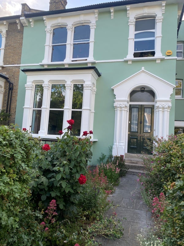 Room Evering Road in Greater London