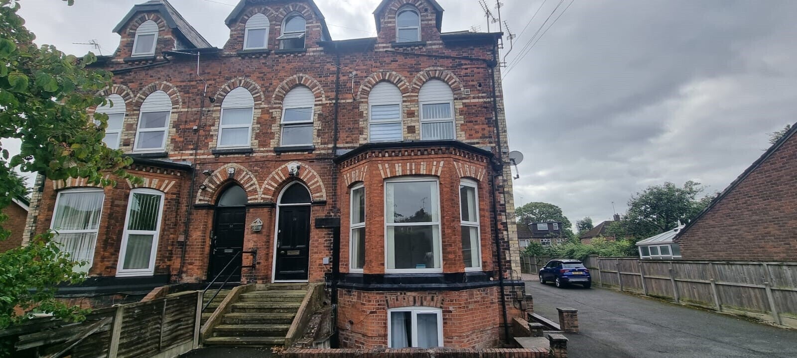 Flat Crescent Park in Cheadle