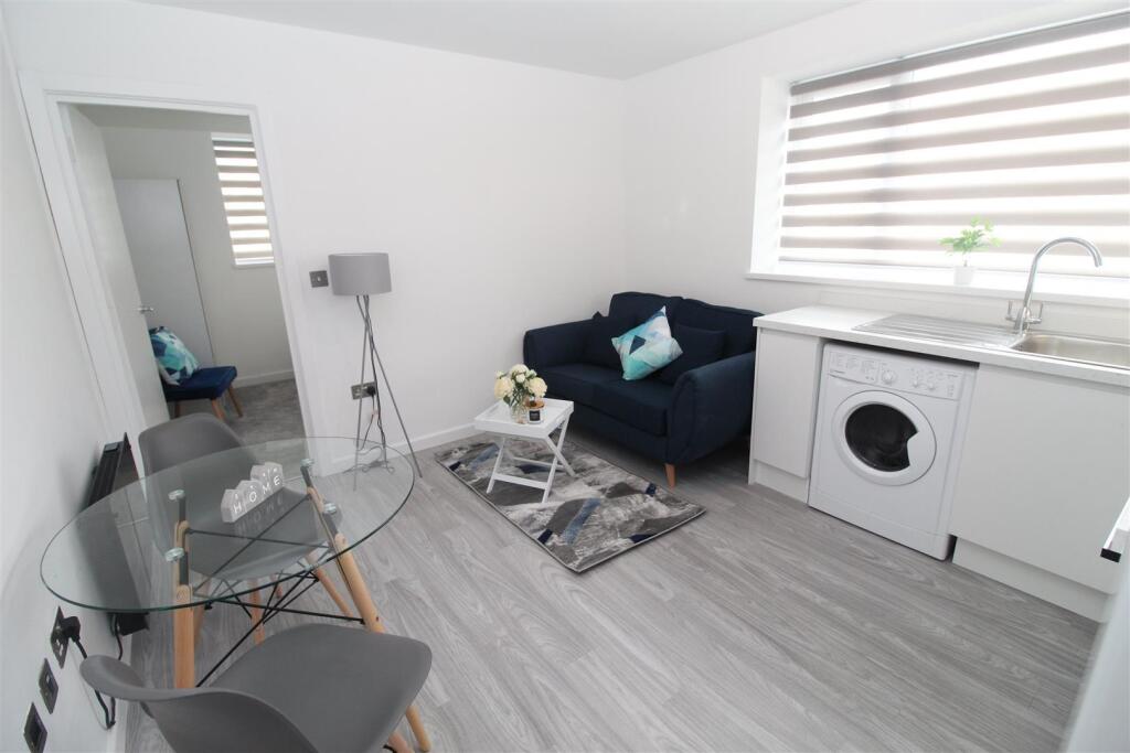 Flat Connaught Road in Cardiff