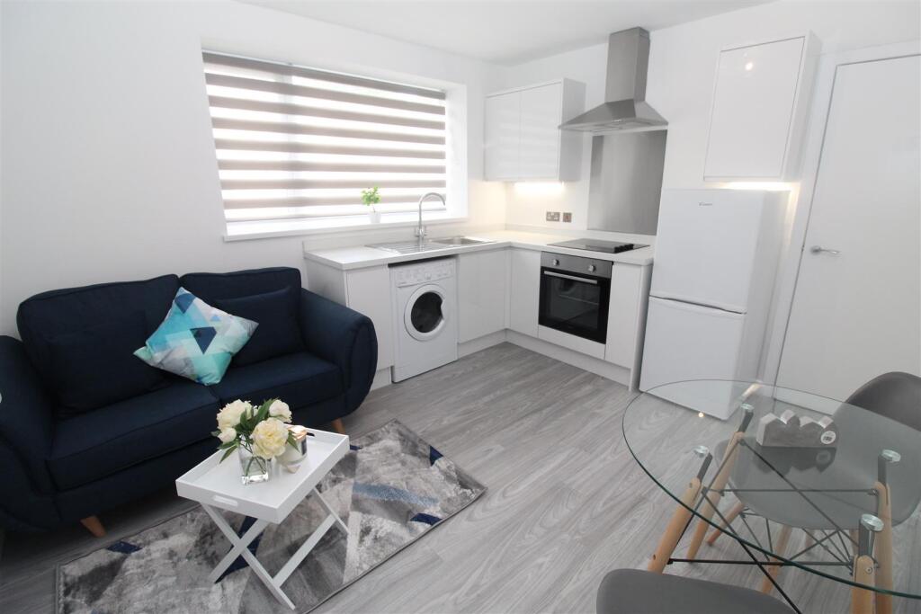 Flat Connaught Road in Cardiff