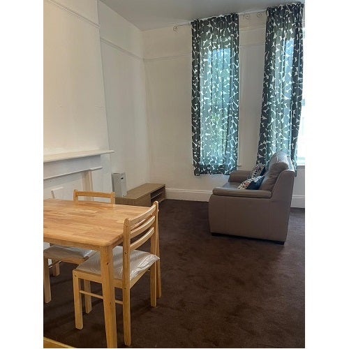 Flat Churchfield Road in Greater London
