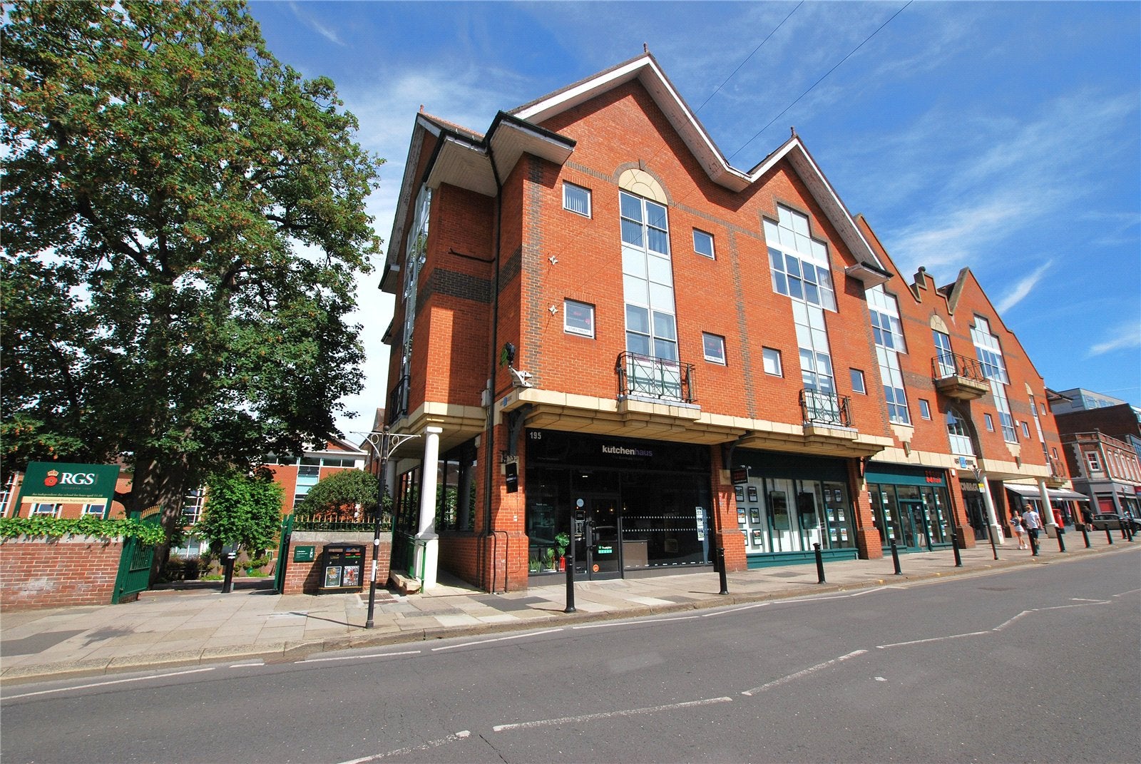 Flat High Street in Guildford