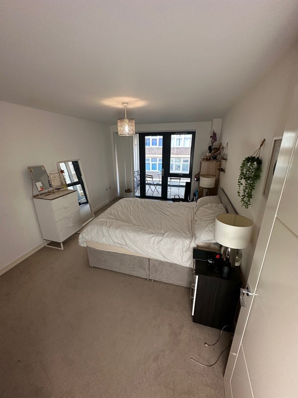 Room Wellington Street in Greater London