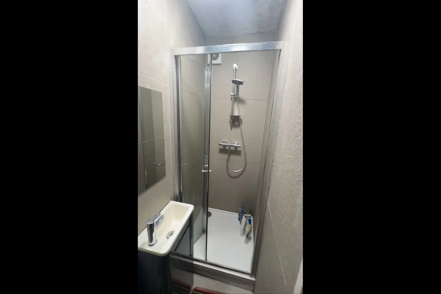 Room Barringer Square in Greater London