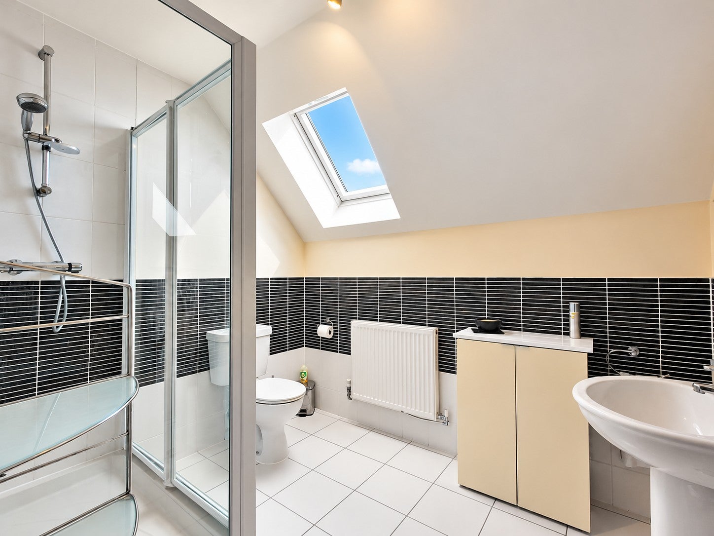 Flat Upper Cavendish Avenue in Greater London
