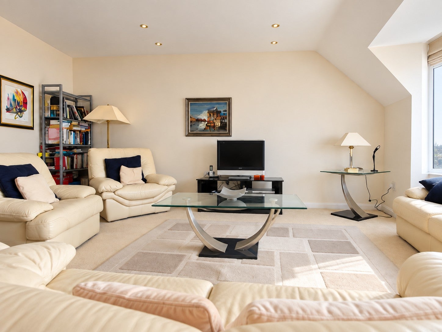 Flat Upper Cavendish Avenue in Greater London