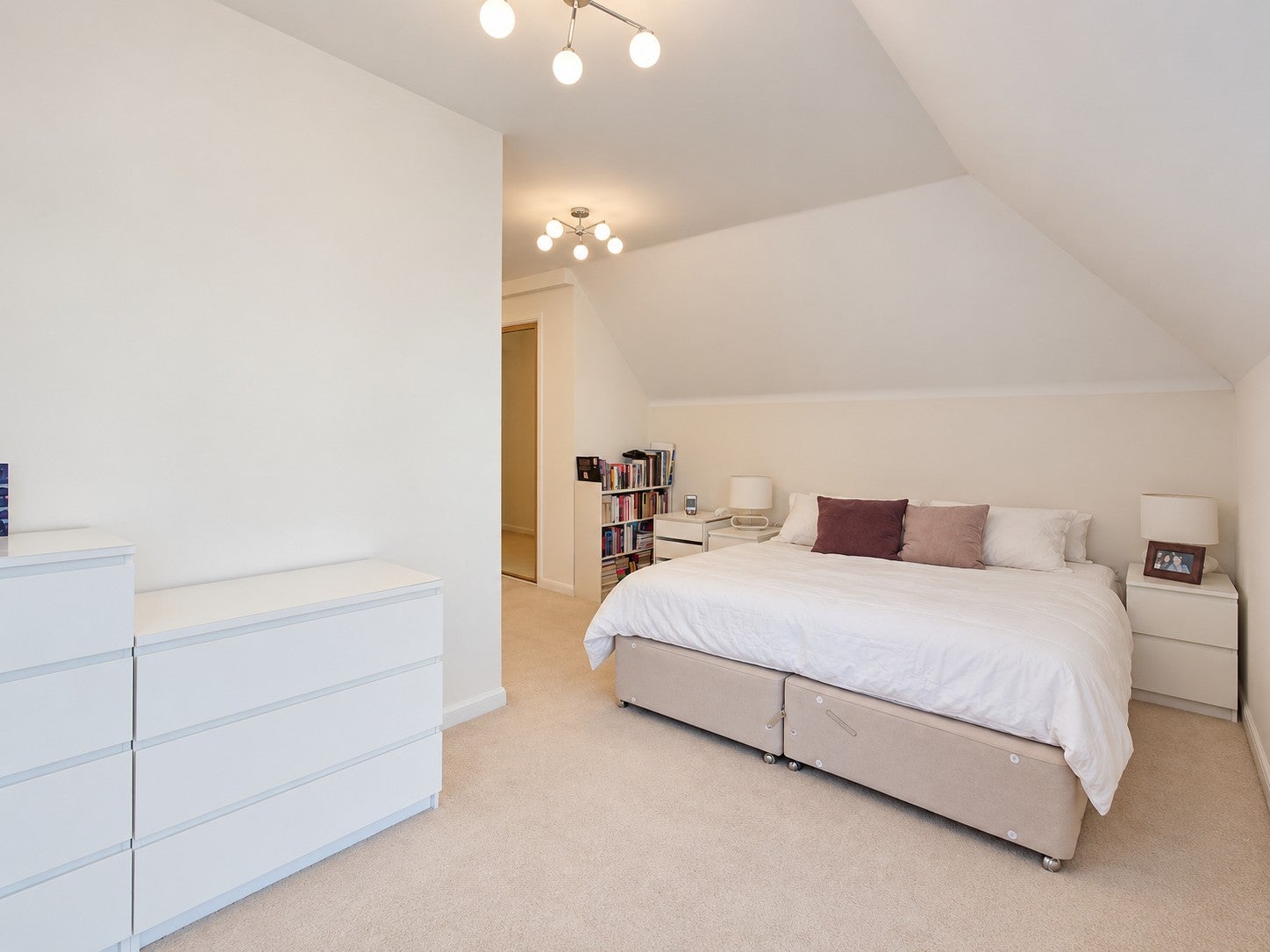 Flat Upper Cavendish Avenue in Greater London