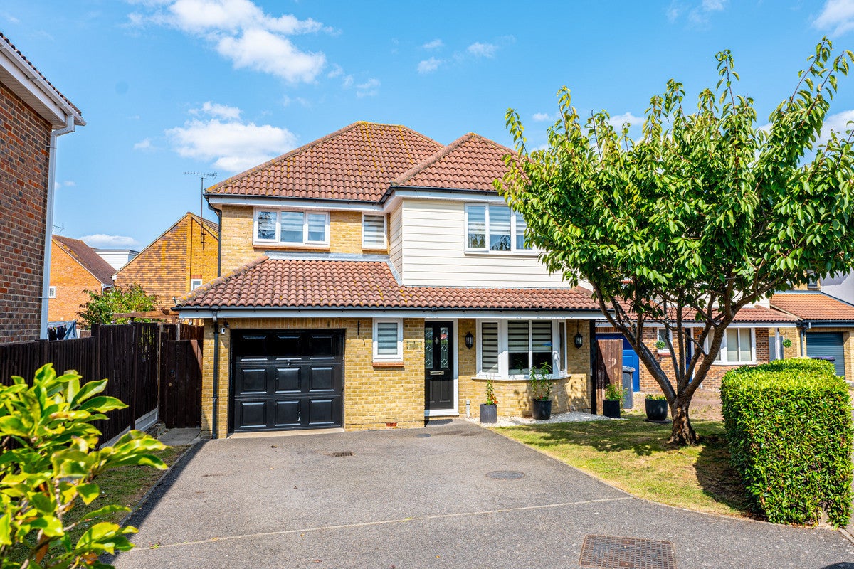 House Kingfisher Crescent in Rayleigh