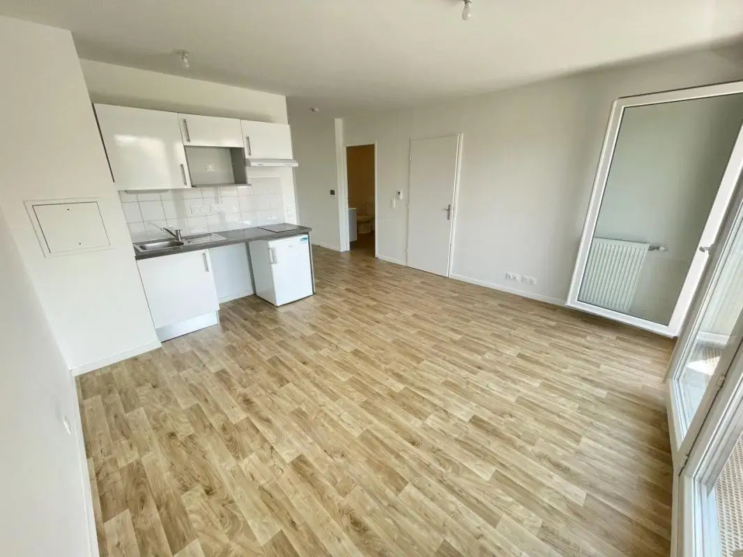 Flat Avenue du Professeur Émile Sergent in Épône