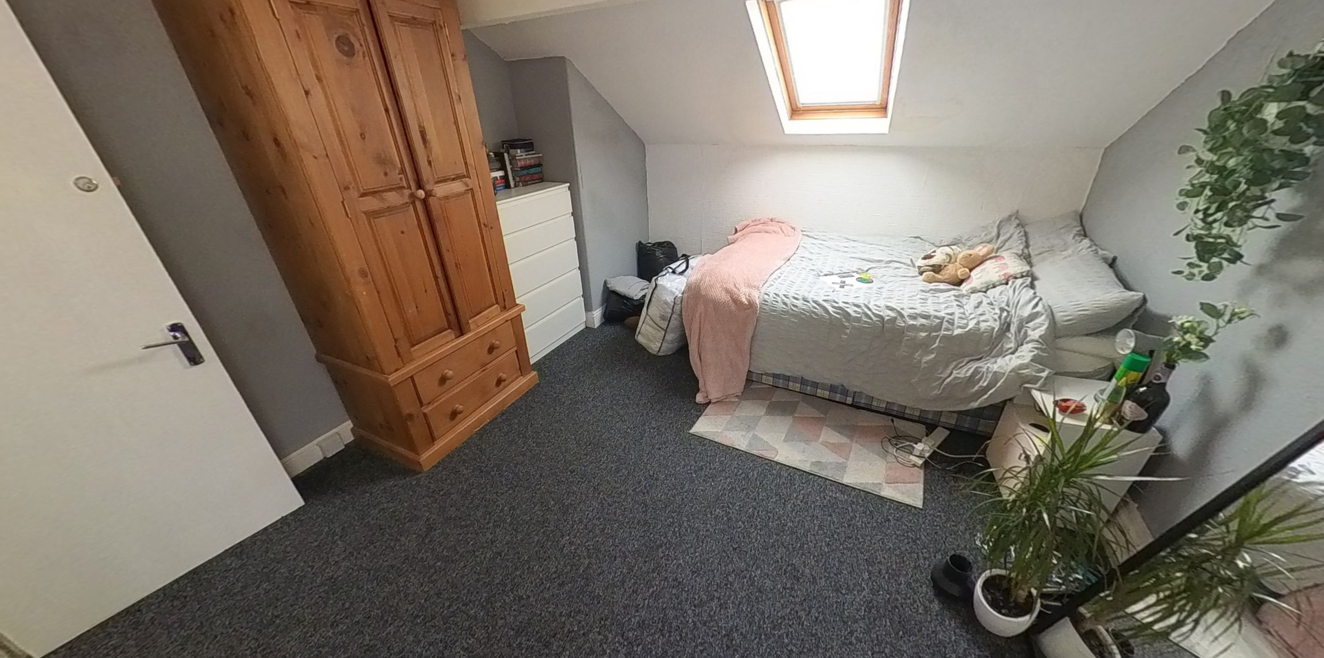 Flat Kirkstall Lane in Leeds