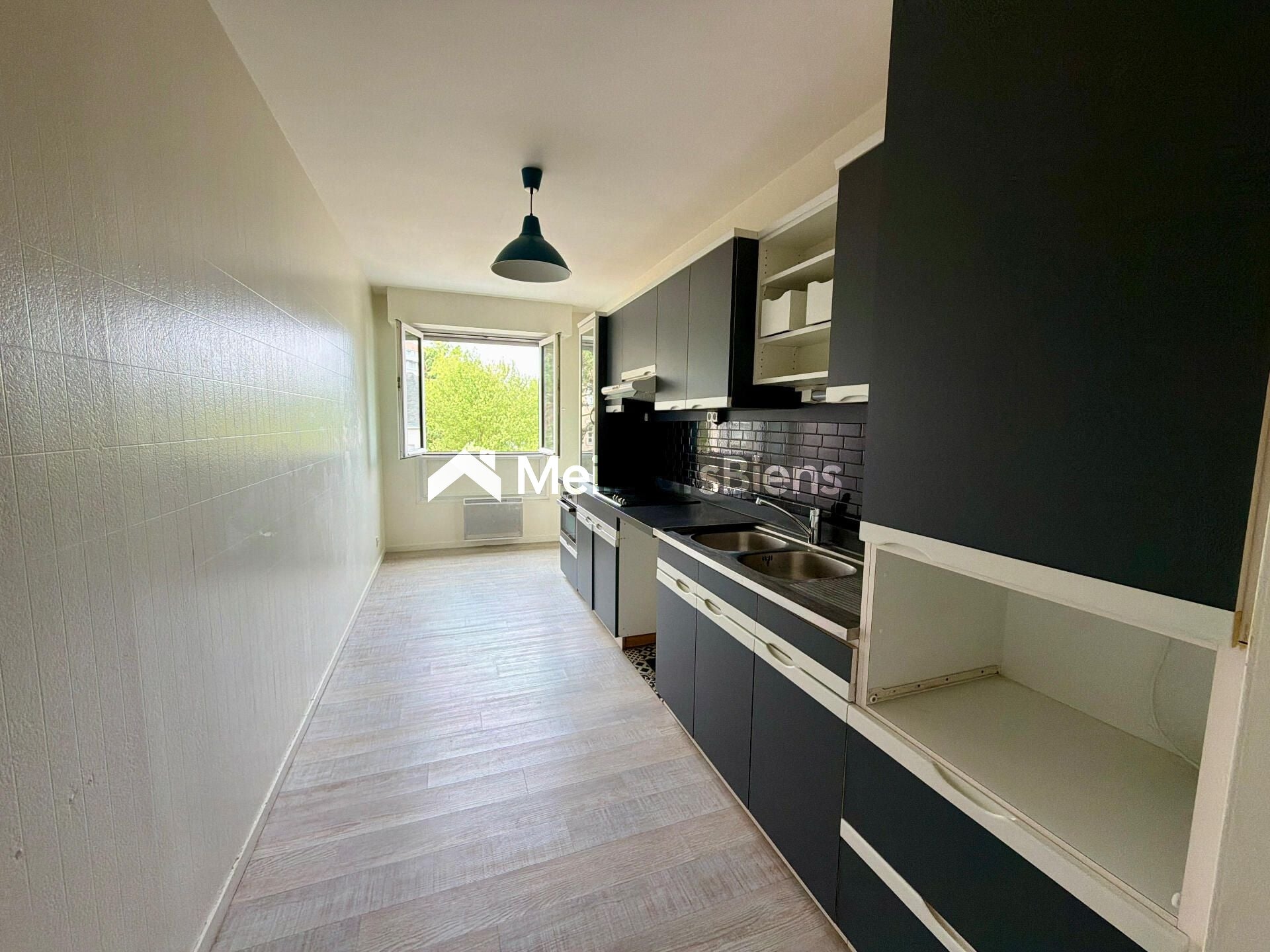 Appartement Place du 11 novembre à Laval