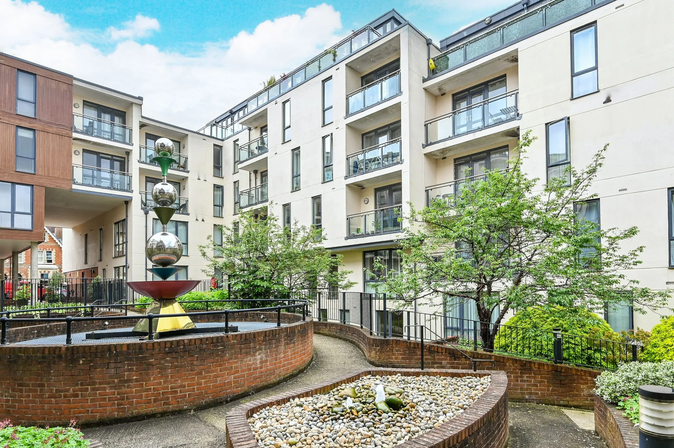 Flat Martyr Road in Guildford