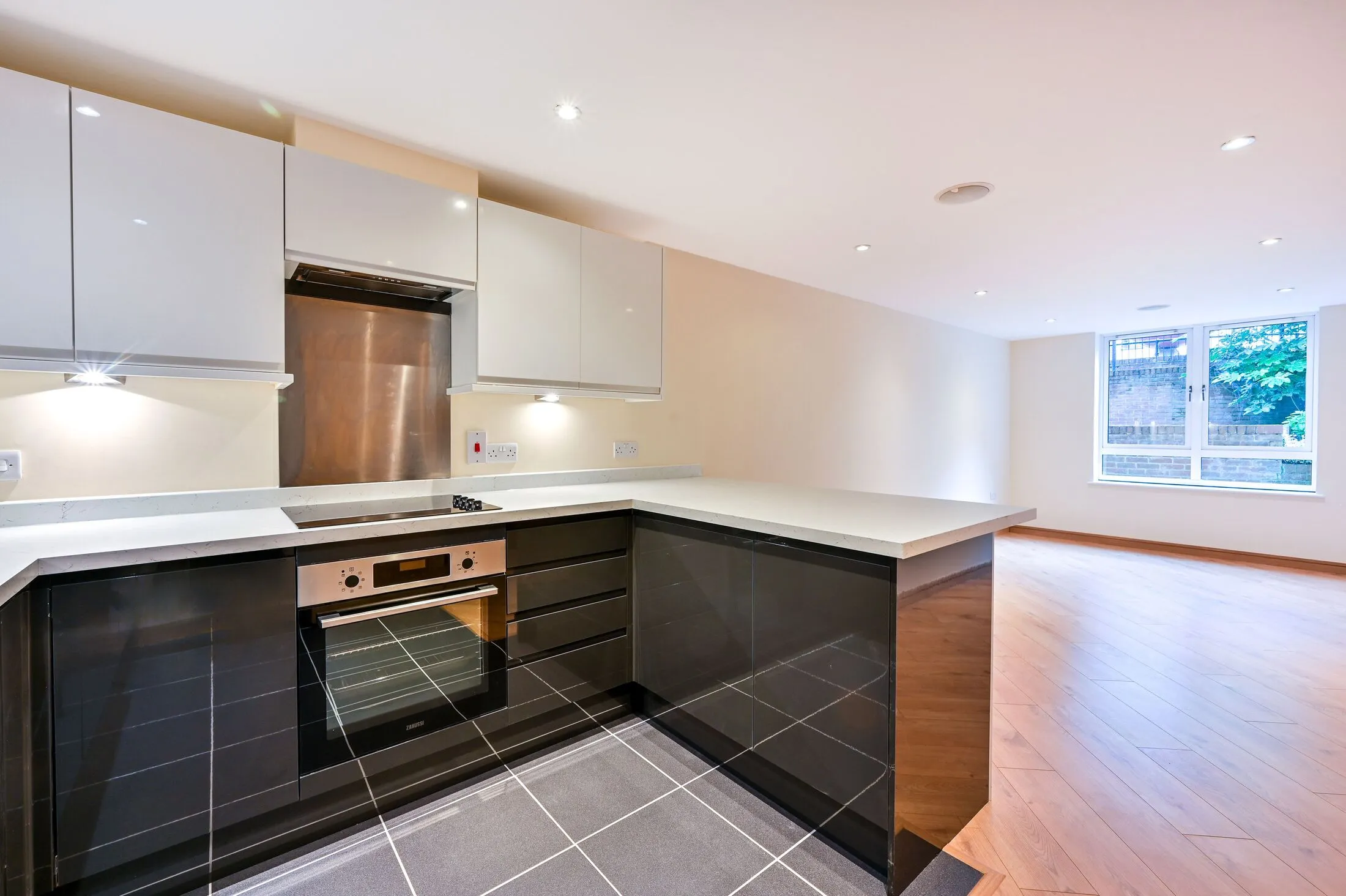 Flat Martyr Road in Guildford