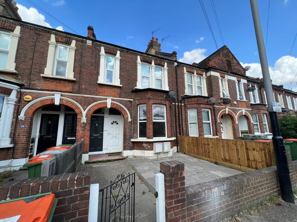 Flat Talbot Road in London