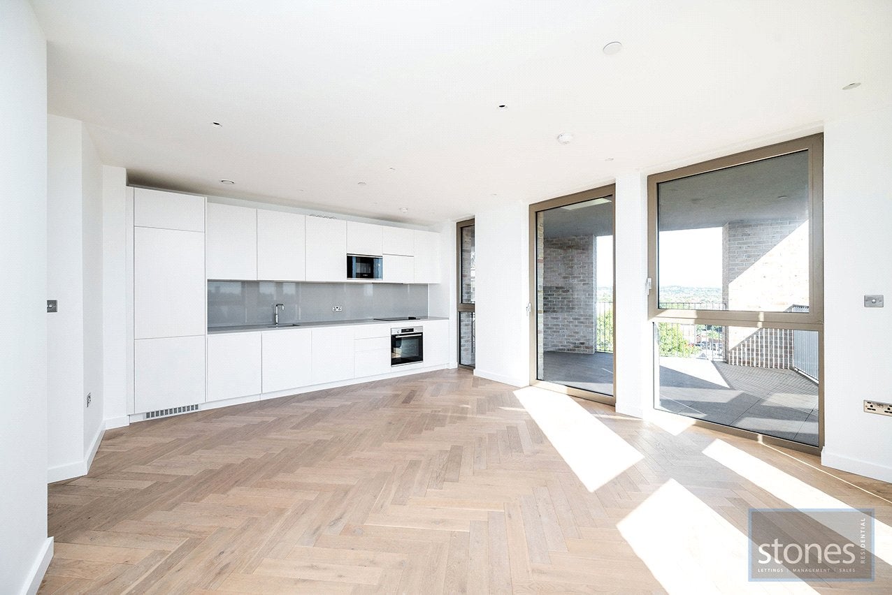 Flat Dudden Hill Lane in Greater London