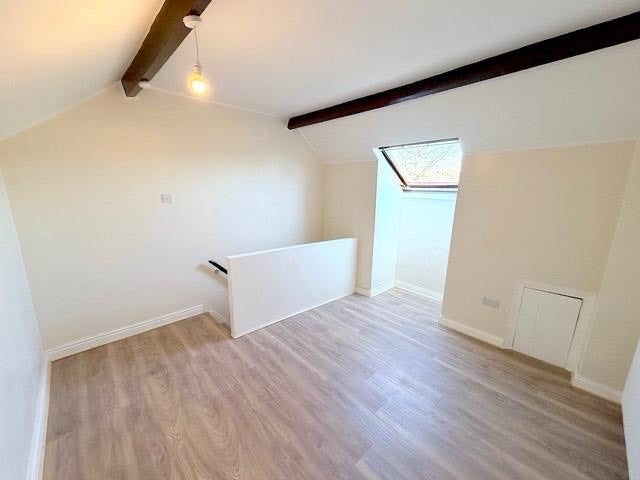 Room Eskdale Road in Sheffield