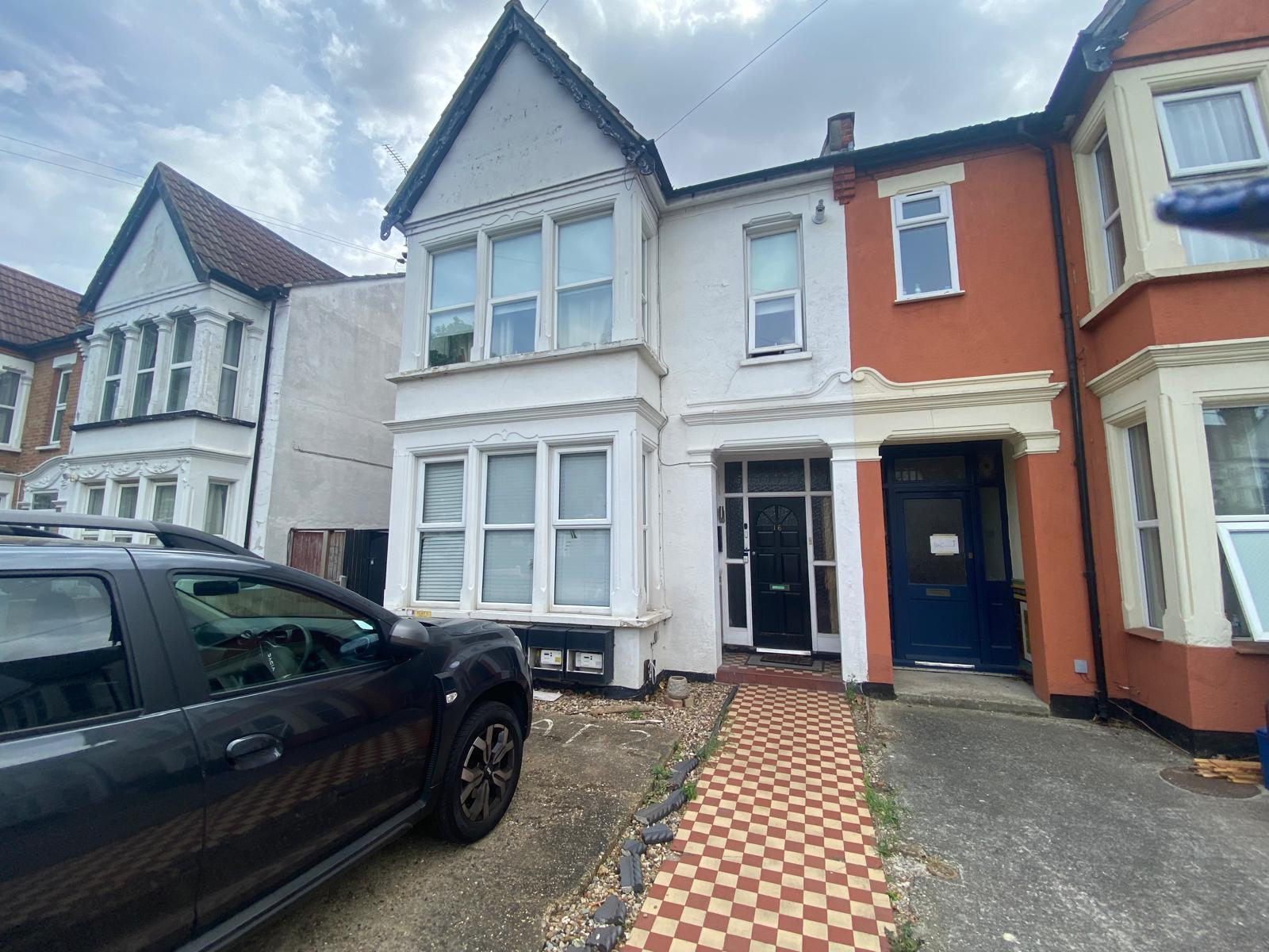 Flat Hamlet Court Road in Southend-on-Sea