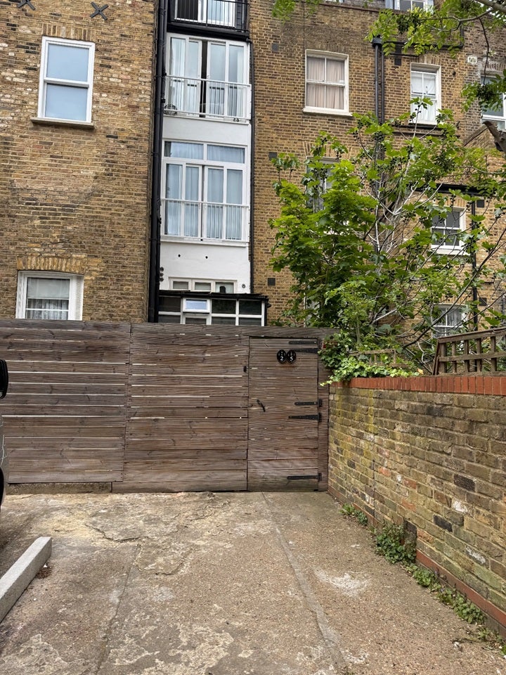 Flat Warwick Road in Greater London