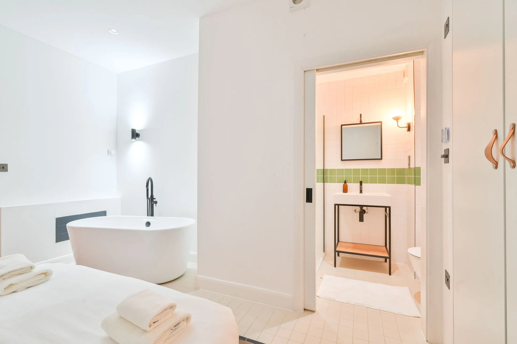 Flat Croxley Road in City of Westminster