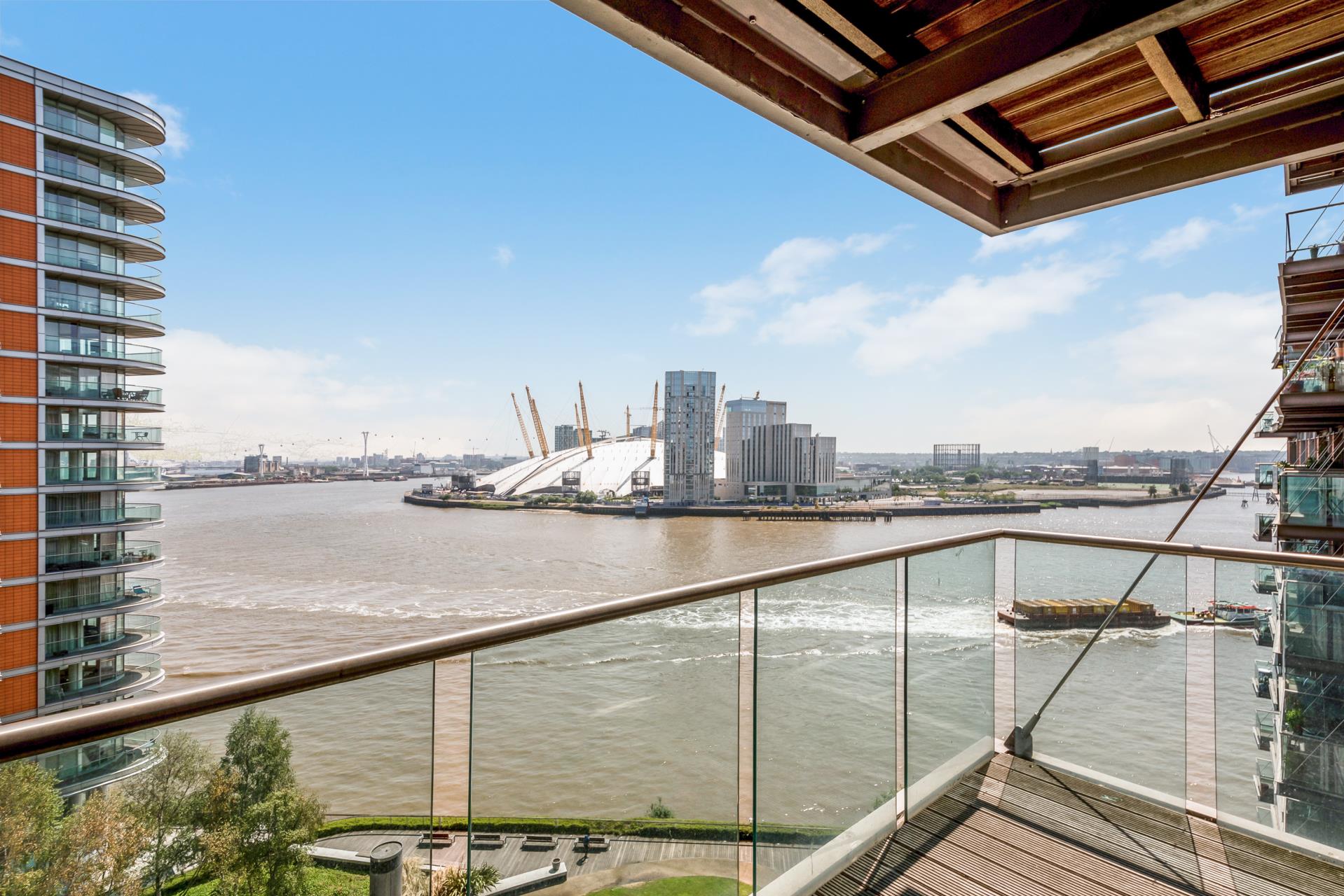 Flat Fairmont Avenue in Greater London