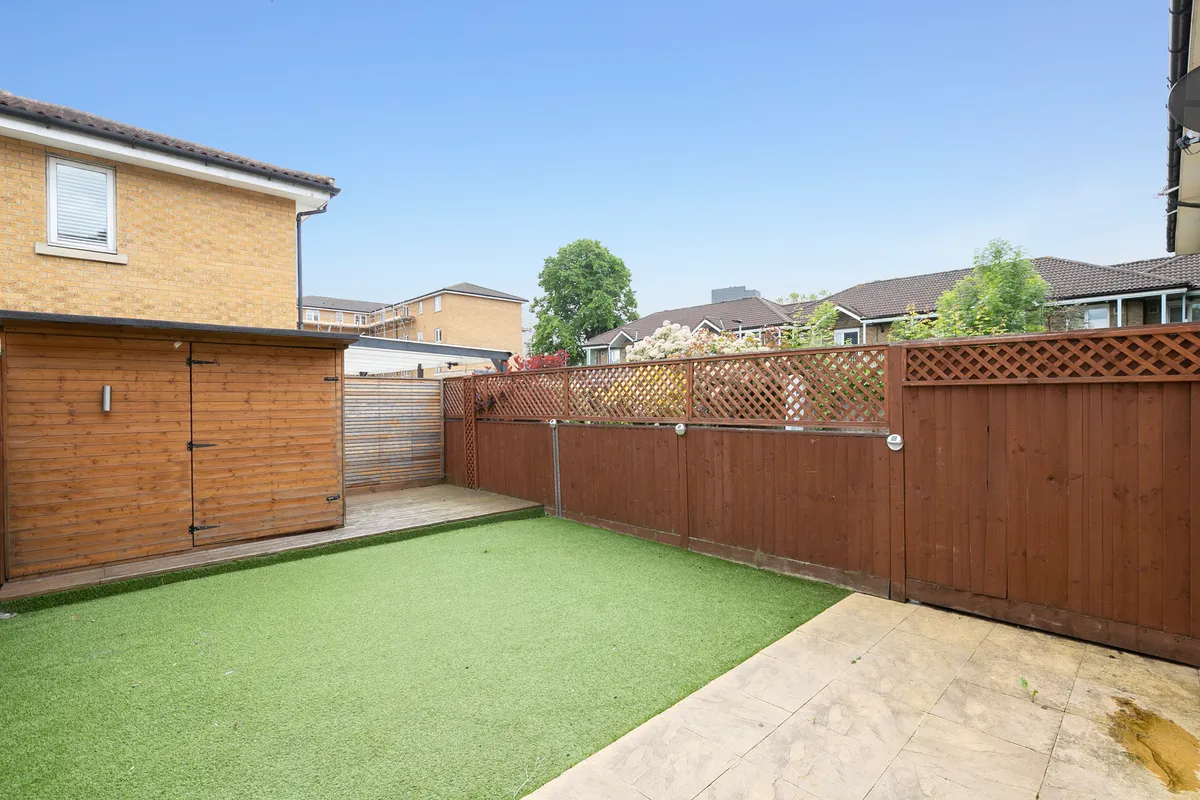 House Merriam Avenue in Greater London