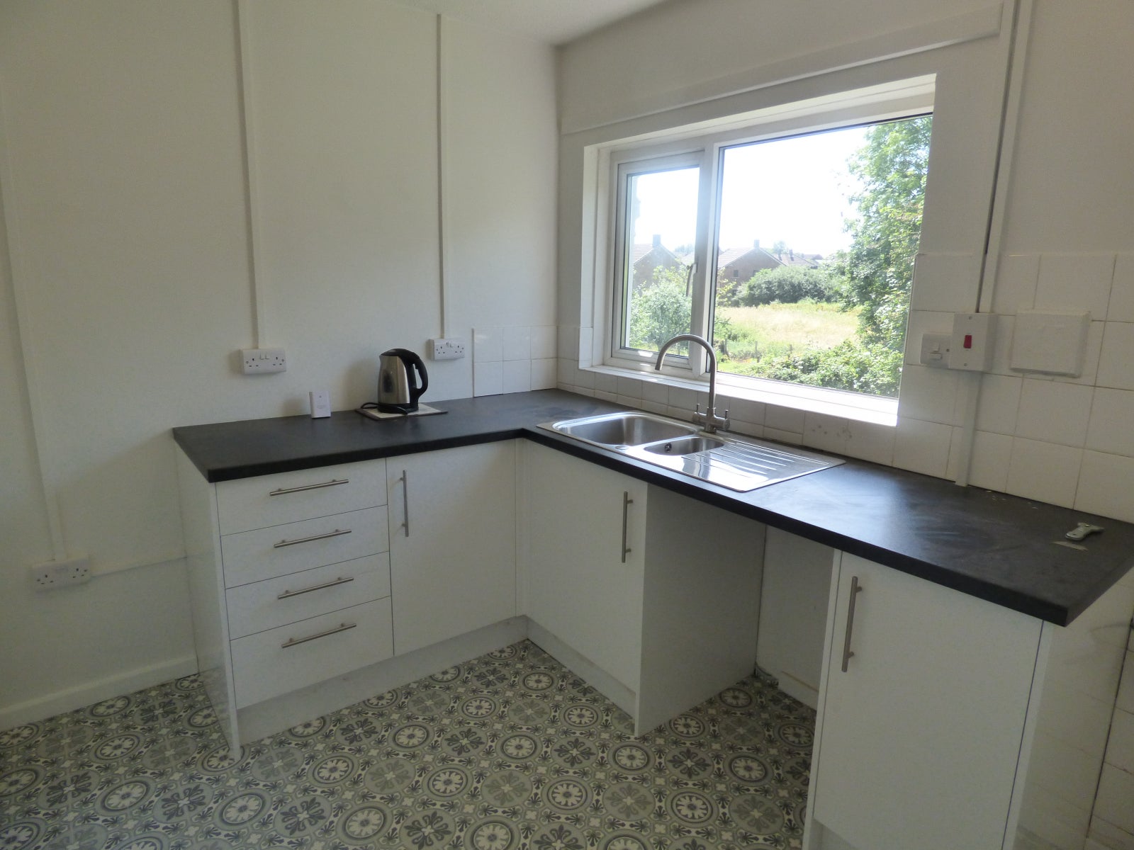 Flat Oakwood Road in Forest of Dean