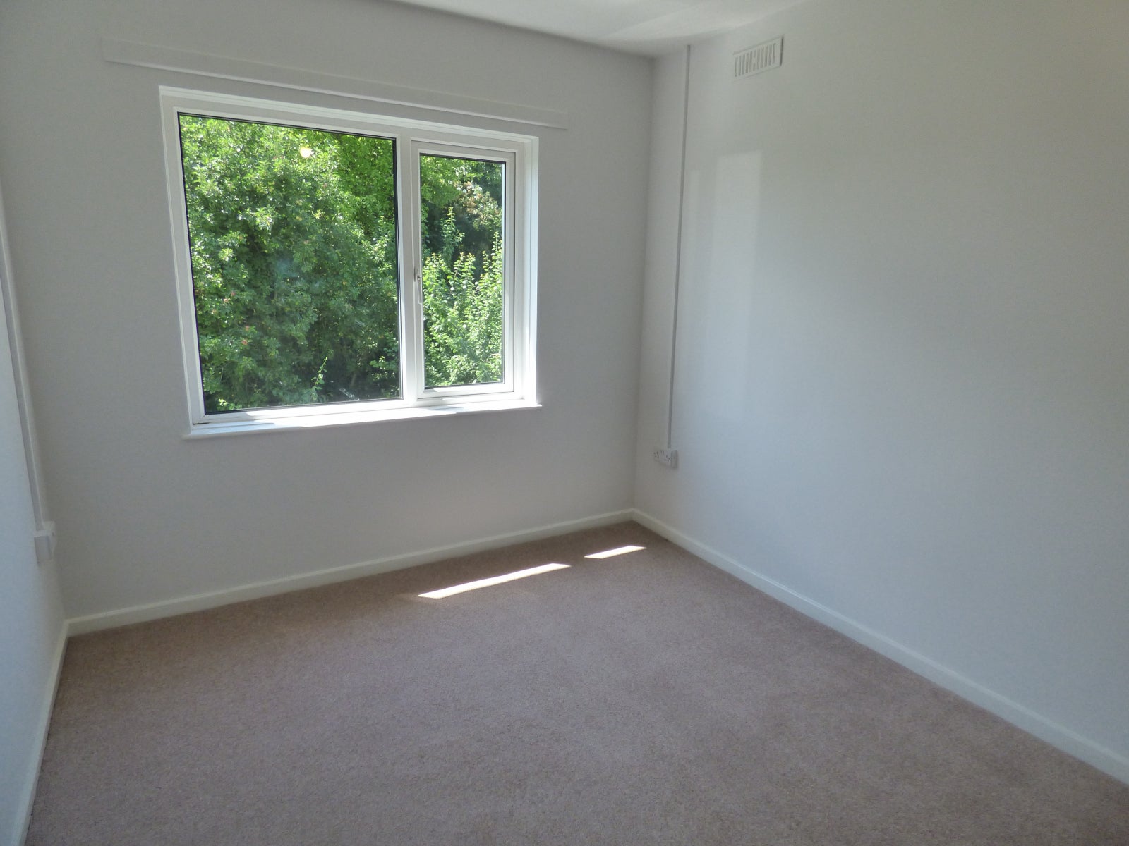 Flat Oakwood Road in Forest of Dean