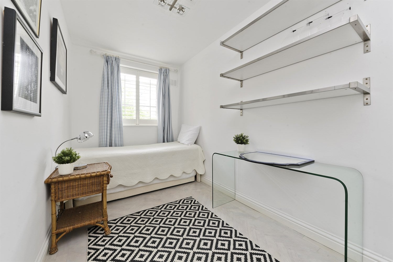 Flat Cromwell Road in Greater London