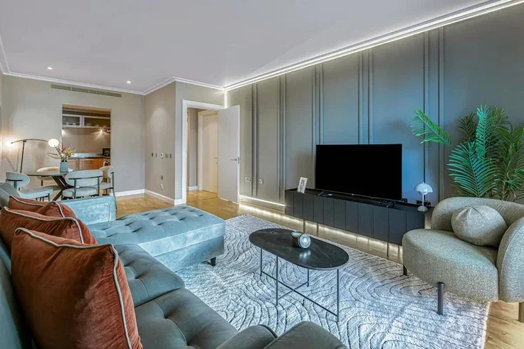 Flat South Quay Square in Greater London