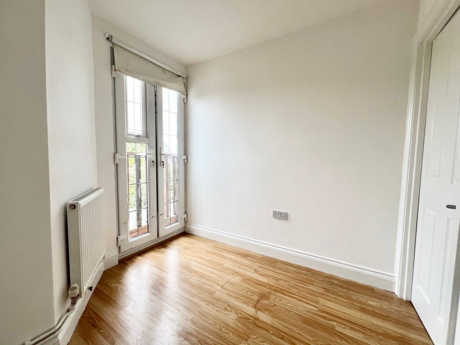 Flat Kendall Avenue in Greater London