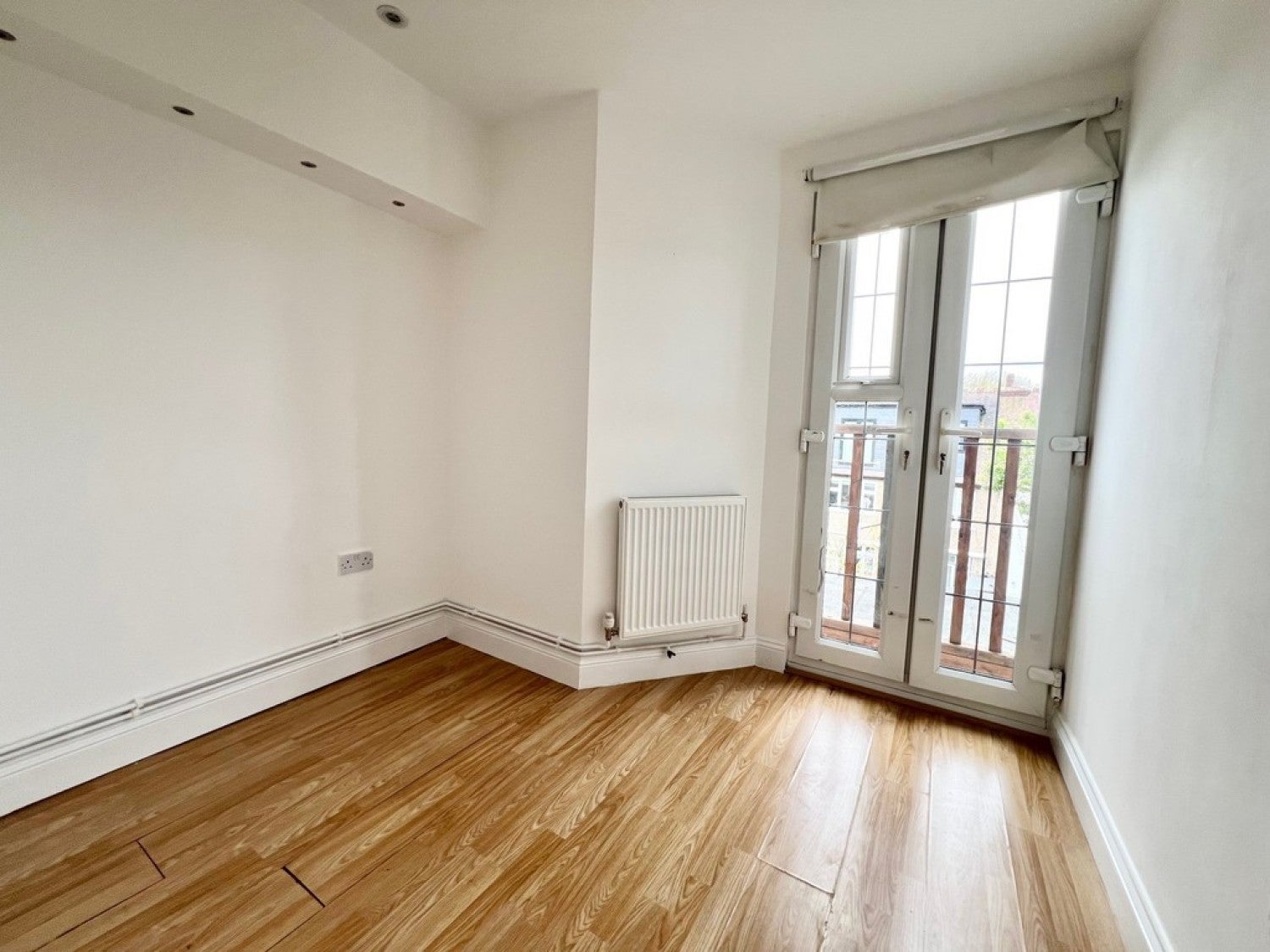 Flat Kendall Avenue in Greater London
