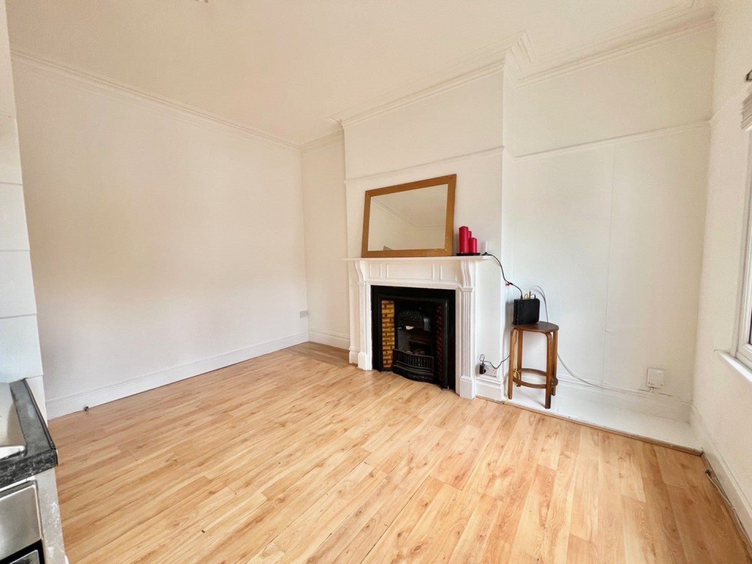 Flat Kendall Avenue in Greater London