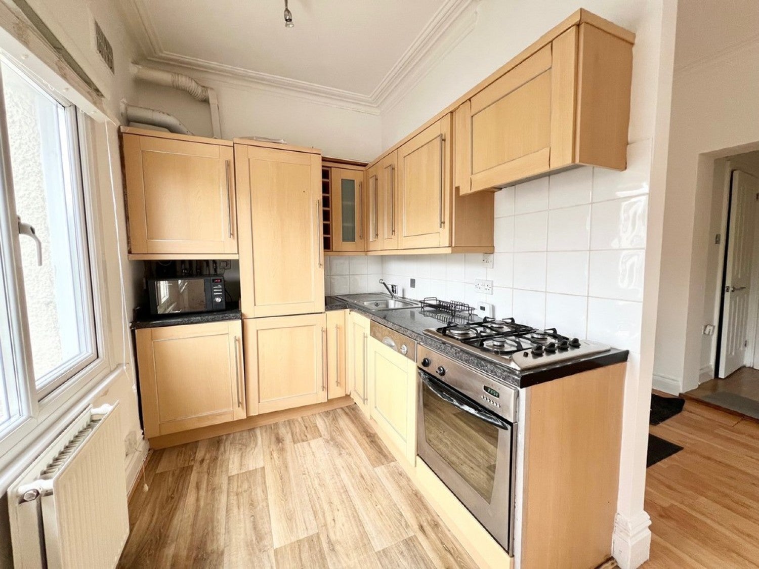Flat Kendall Avenue in Greater London